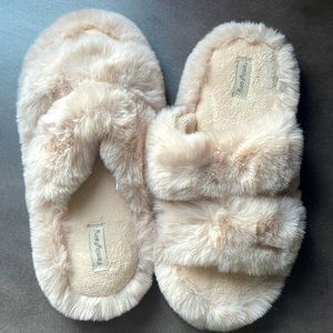 NWOT women slippers